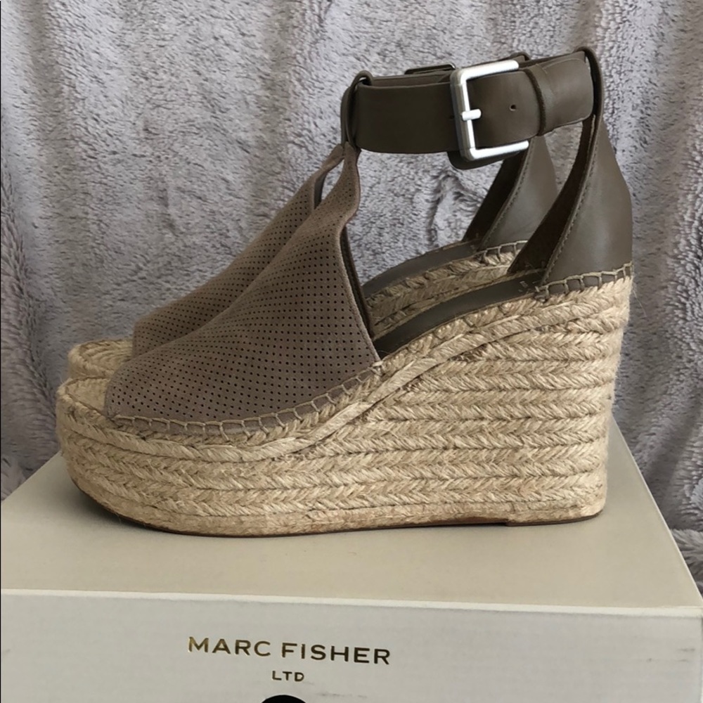 NIB Marc Fisher Annie wedges